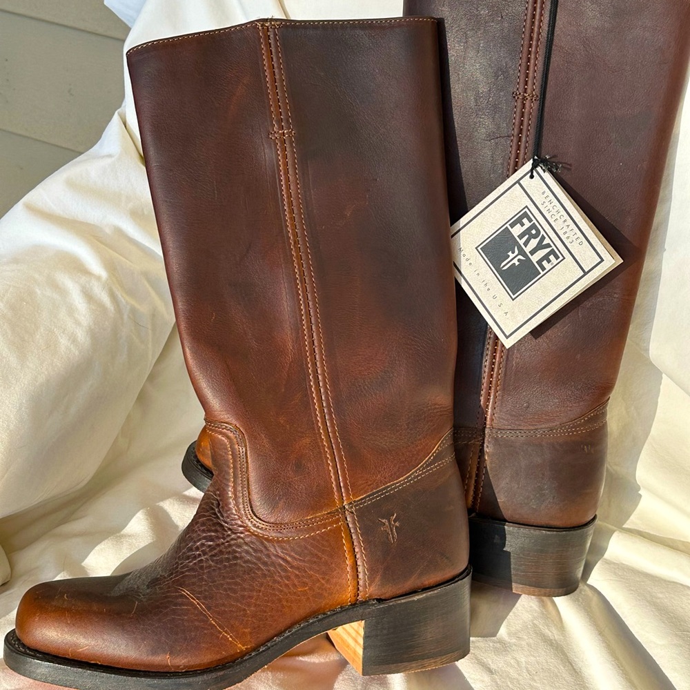Vintage Frye Campus Boots New With Tags. ♥️ size 9